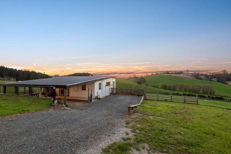 86 Valley Road Waitoki_3
