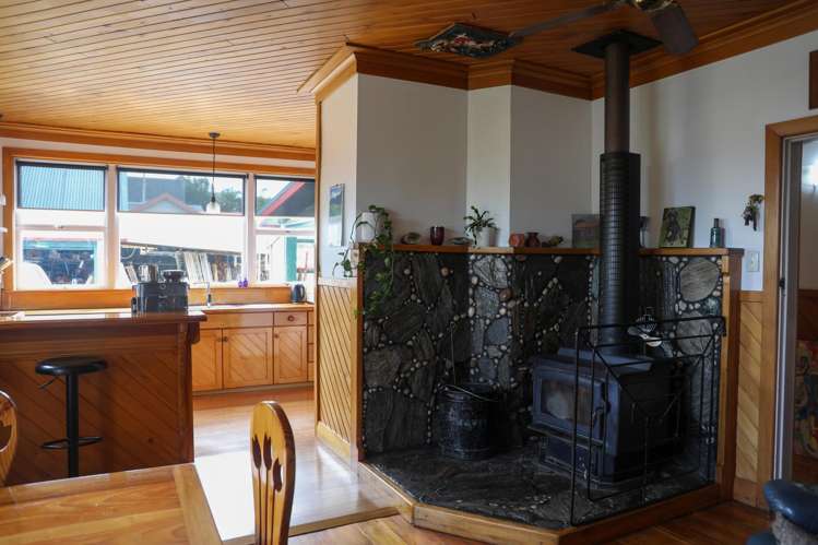 202 Stafford Street Hokitika_17