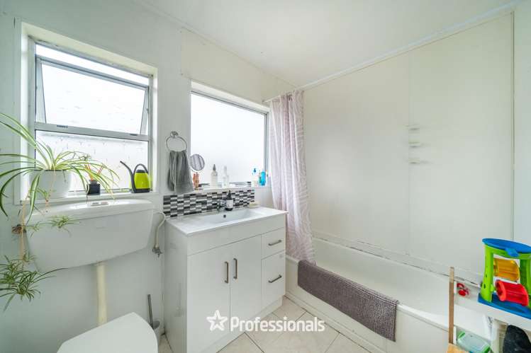 4 Bexley Grove Wainuiomata_24