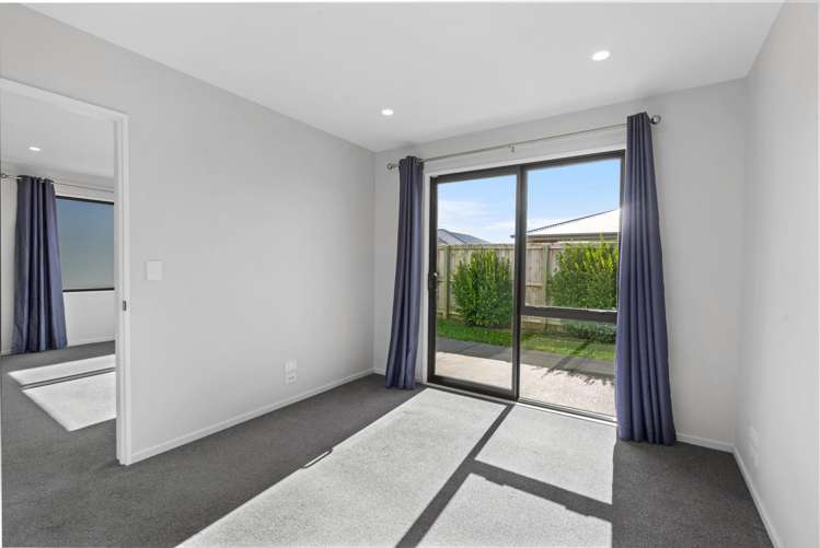 89 Faringdon Boulevard Rolleston_12