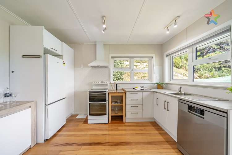 23 Holmes Grove Naenae_5