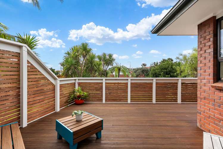 2/6 Annette Avenue Te Atatu South_11