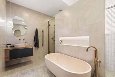 121 Claridges Road_2