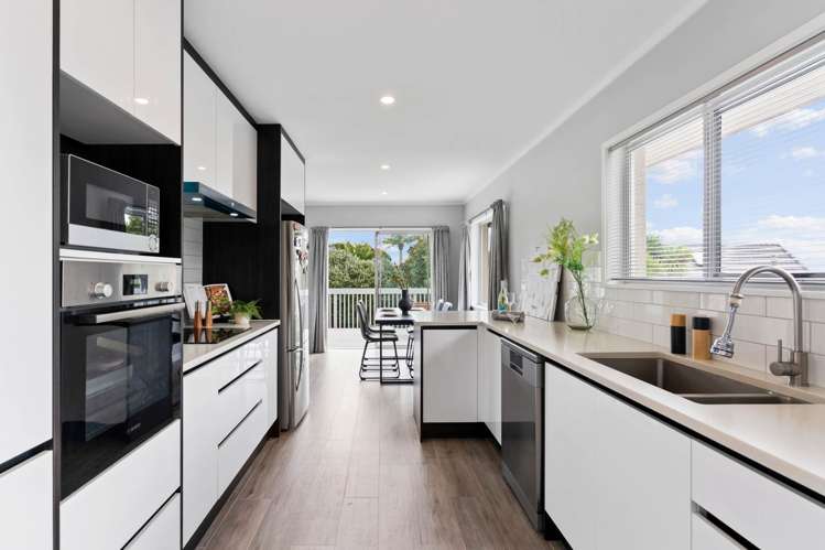 4 Haseler Crescent Mellons Bay_2