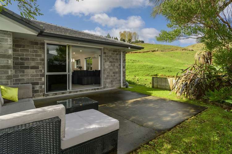 234 Ballintoy Park Drive Welcome Bay_0