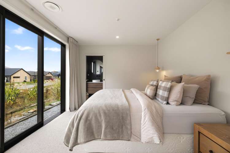 7 Grain Close Jacks Point_21