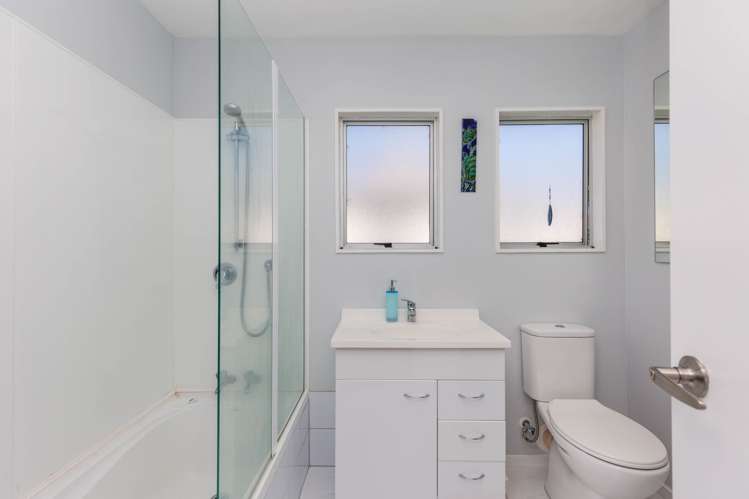 2/161 Bruce Mclaren Road Henderson_10