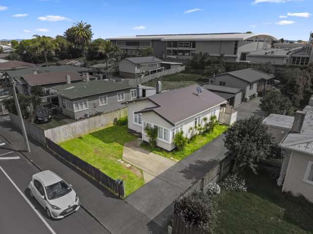 3-Bed & Study at Prime Location Otahuhu