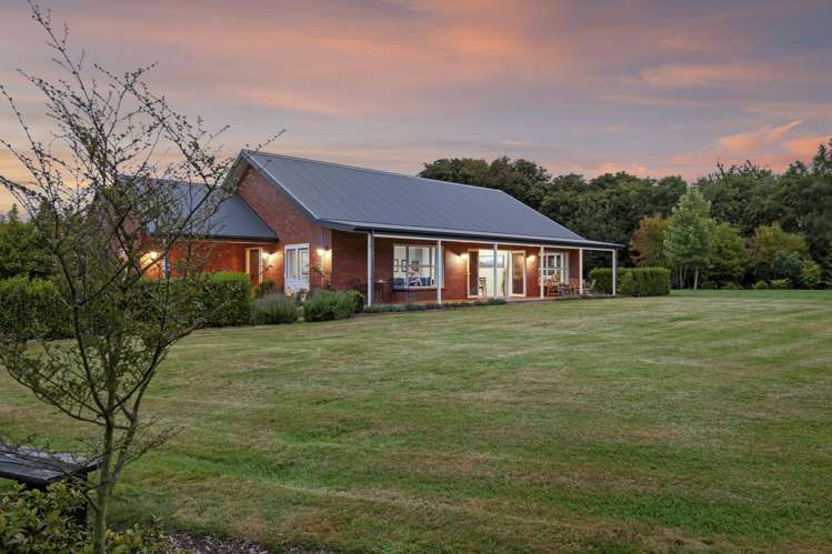 49 Stott Drive Darfield_17