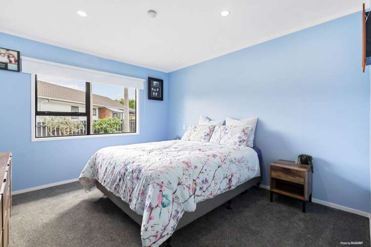 1/77 Santiago Crescent Unsworth Heights_5