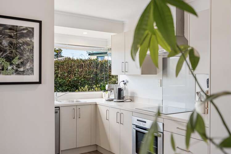2/2 Riverview Road New Lynn_5