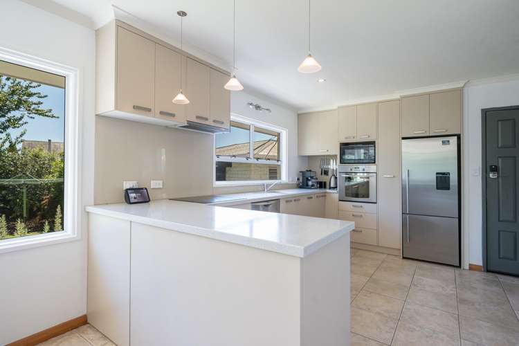 10 Neale Avenue Stoke_8