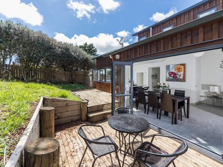 2/607 Glenfield Road Totara Vale_16