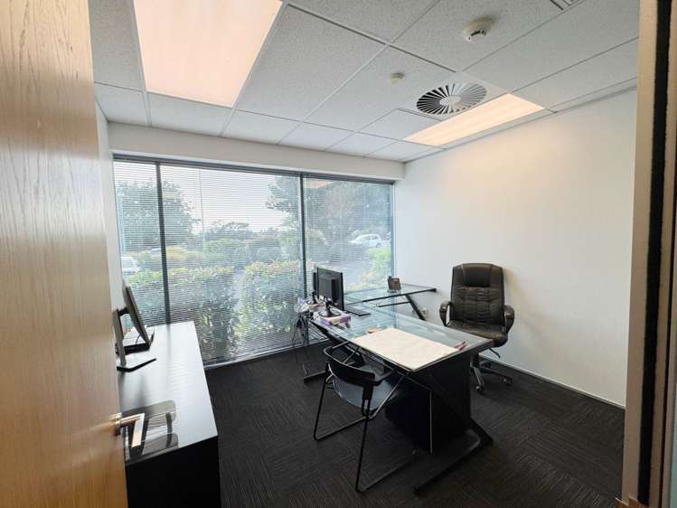 Unit B/106 Bush Road Rosedale_8