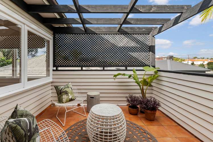 414 Riddell Road_5
