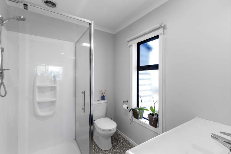 2/15 Cook Street Hamilton East_11