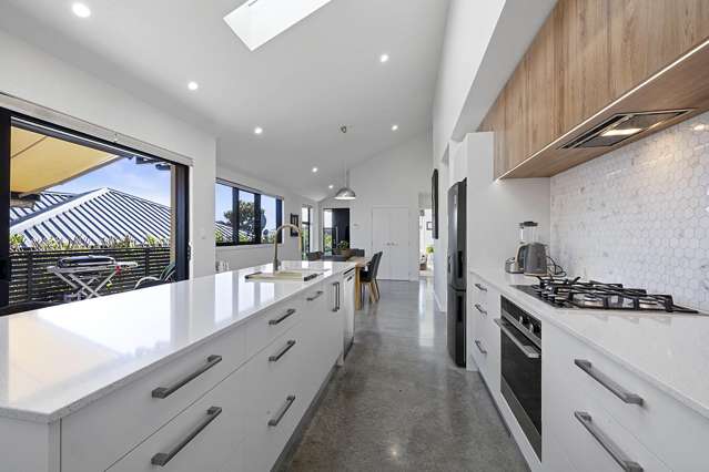 2/31 Links Drive Waiwhakaiho_3