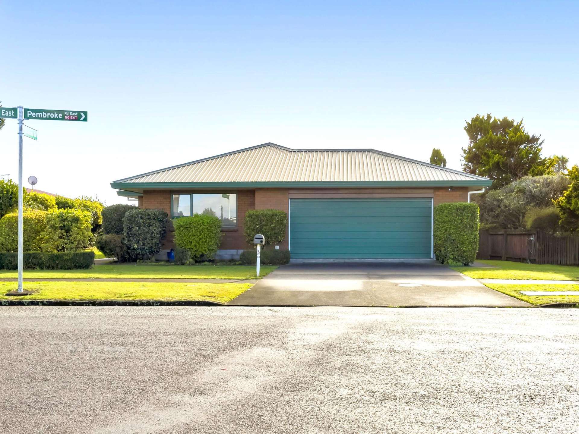 60 Pembroke Road East Stratford_0