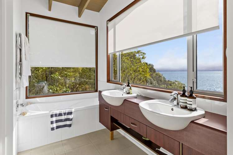 26 Whakamoenga Point Acacia Bay_20