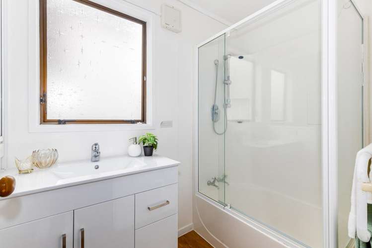 1 Thurso Grove Papakowhai_12