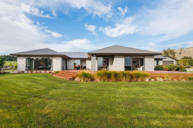 67 Albert Road Tokomaru_40