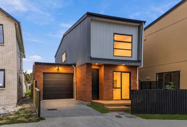 BRAND NEW | STANDALONE | GARAGE | FREEHOLD