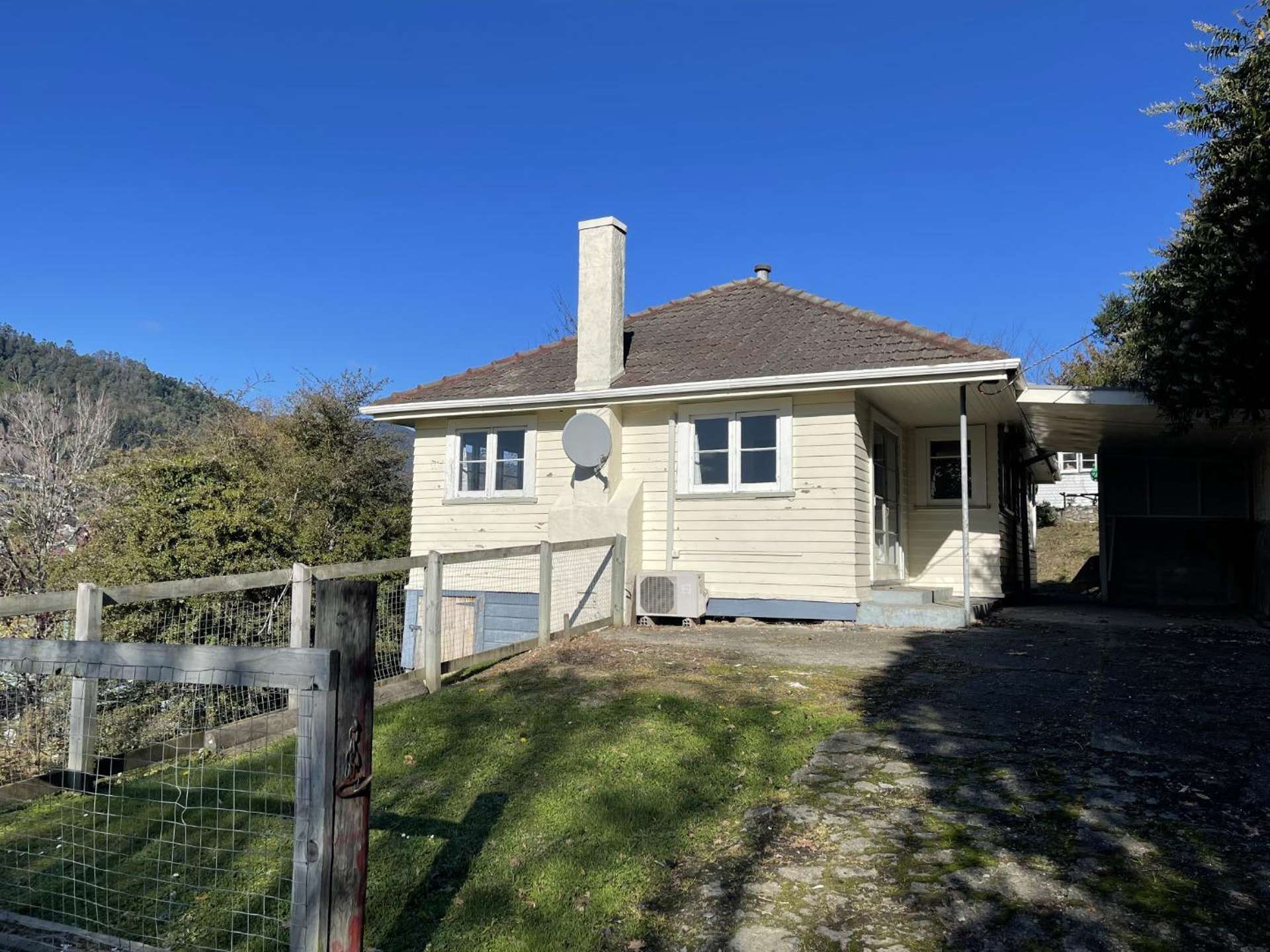 211 Saint Vincent Street Toi Toi_0