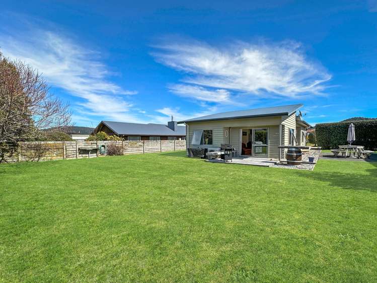 53 Montgomery Crescent_2