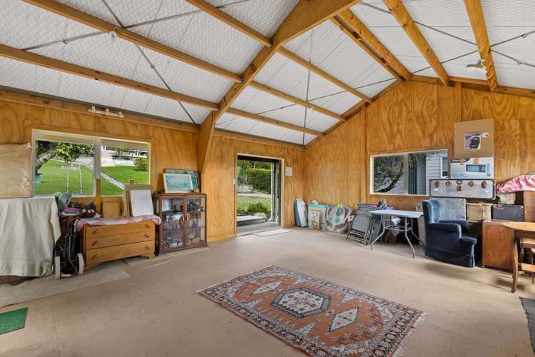 4 Piccadilly Circus Snells Beach_21