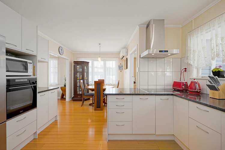 10 Kelwyn Road Kelston_7
