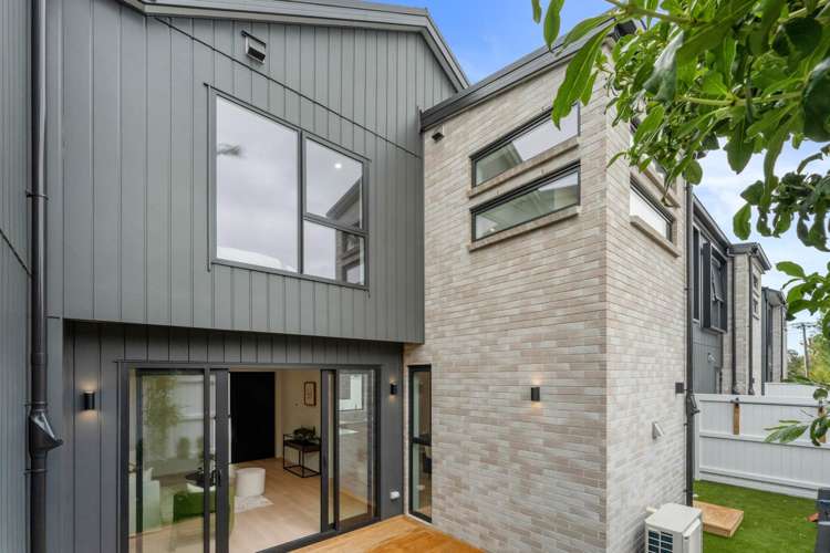 2C Coronation Street Belmont_13