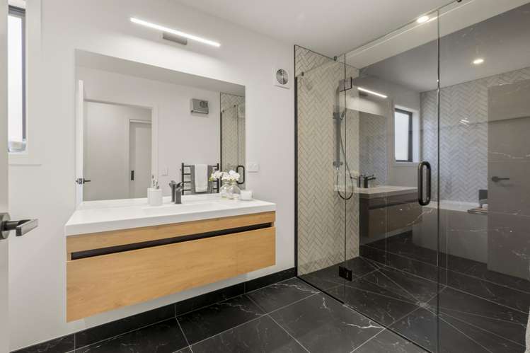 85 Magnum Drive Cromwell_12