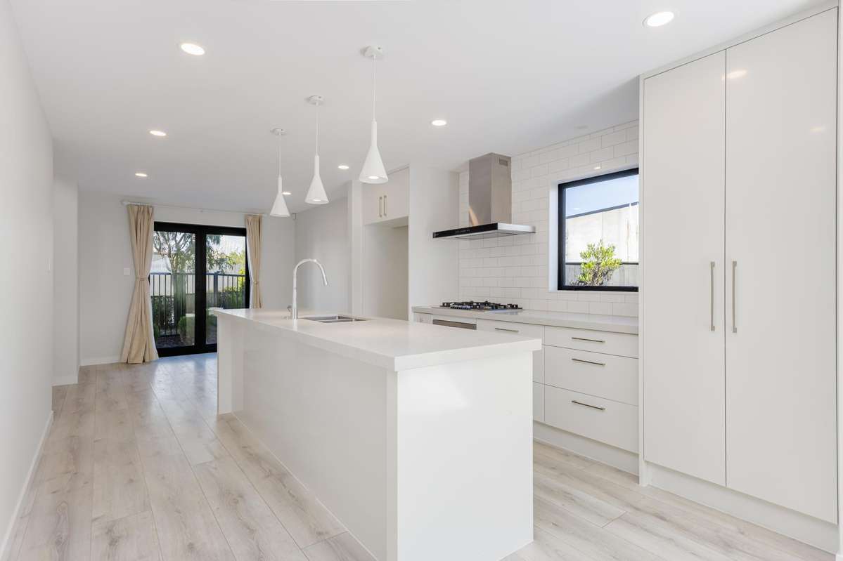 8 Alexander French Close_3