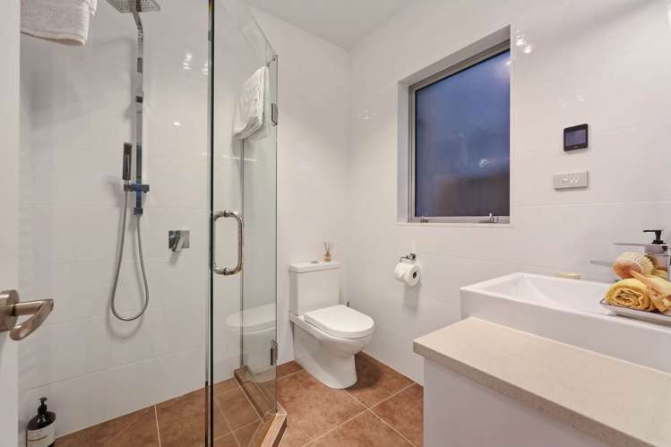 31 Rosewell Crescent Flat Bush_11
