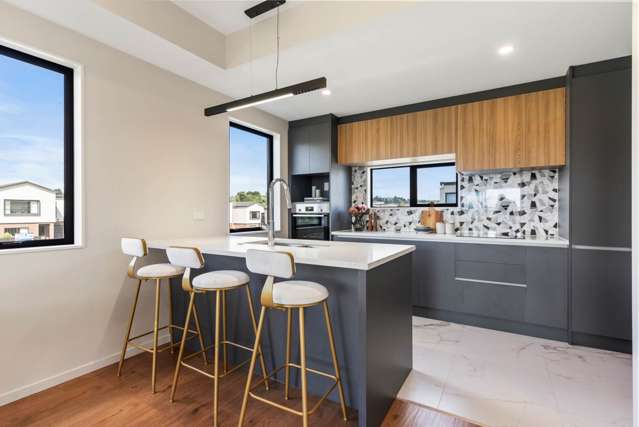 7 Papatahi Lane Flat Bush_2