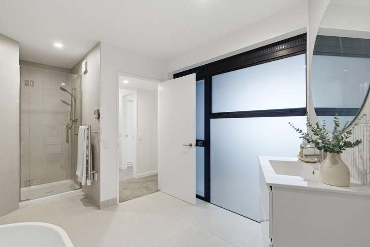 2/24 Revelation Drive Clifton_18