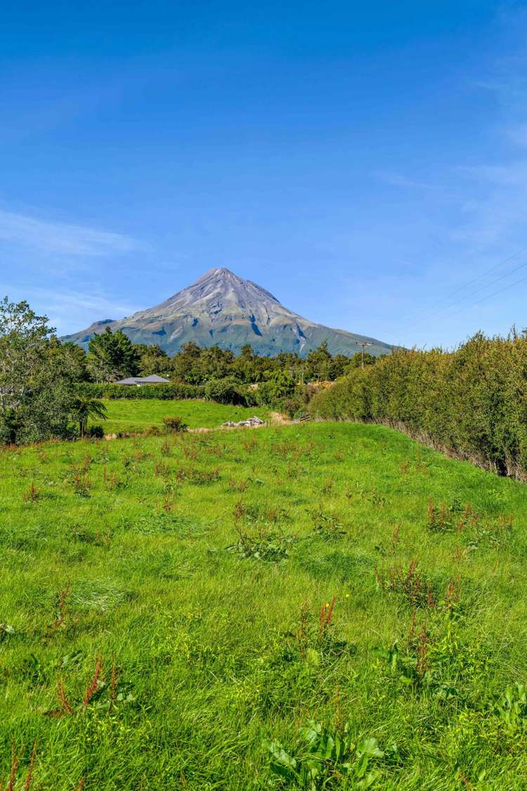 2175 Egmont Road Kaimiro_17