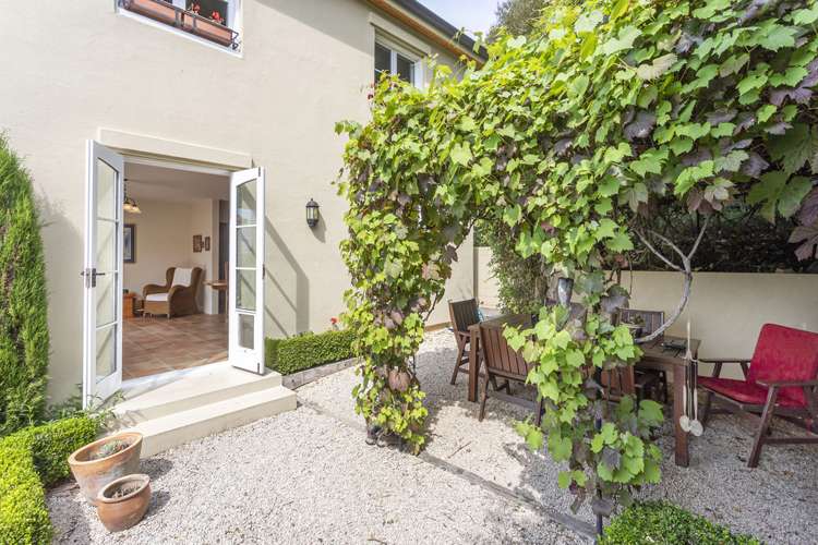 6 Main Road Governors Bay_17