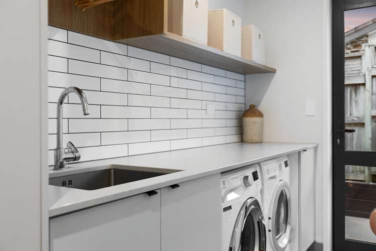 160 Lakes Boulevard Pyes Pa_25