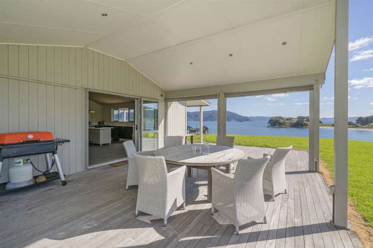 191b Pacific Ocean Slipper Island (Whakahau)_11