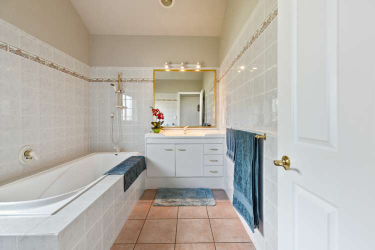 7 Guernsey Place Grandview Heights_10