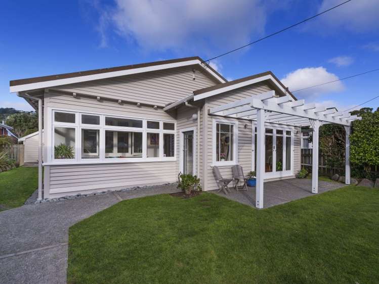 305 The Parade Island Bay_11