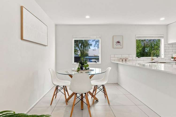 2/102 Rossall Street Merivale_14