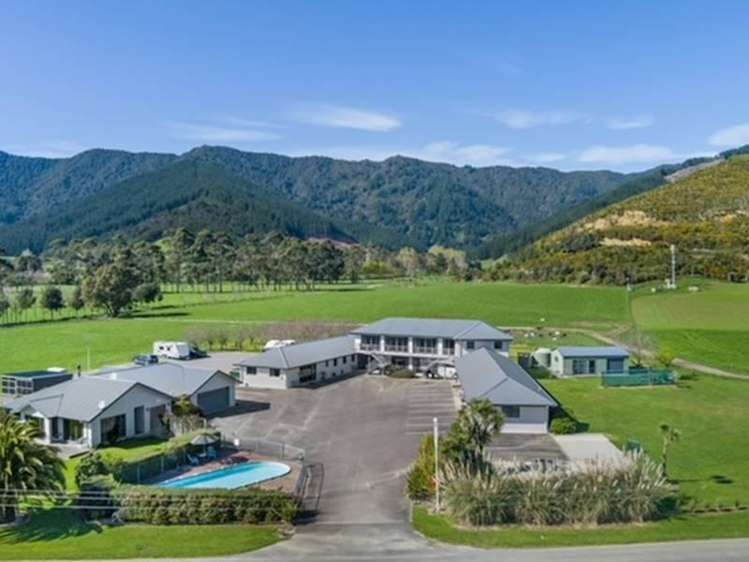 1594 Queen Charlotte Drive Linkwater_6