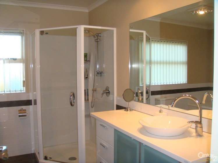 2 Kenley Heights Flat Bush_9