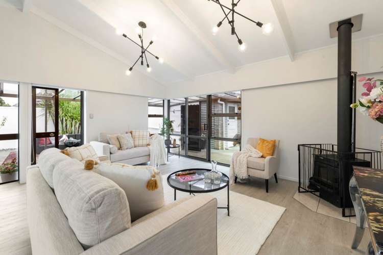 2/33 Vivian Wilson Drive Eastern Beach_3