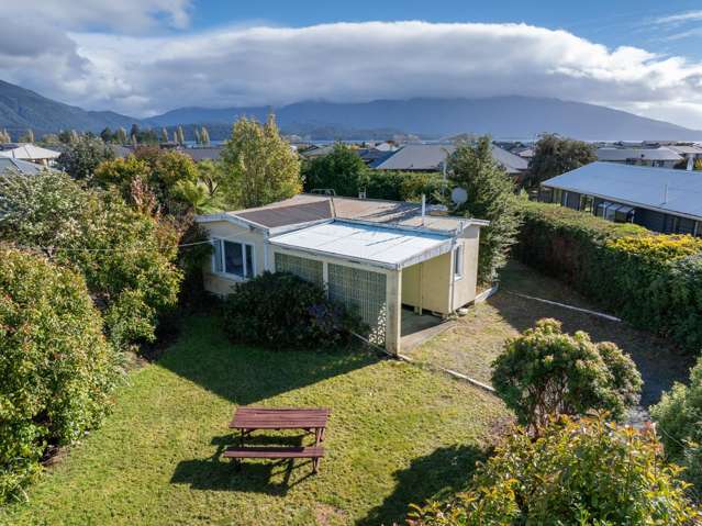 Quaint Original Te Anau Batch – Prime Location