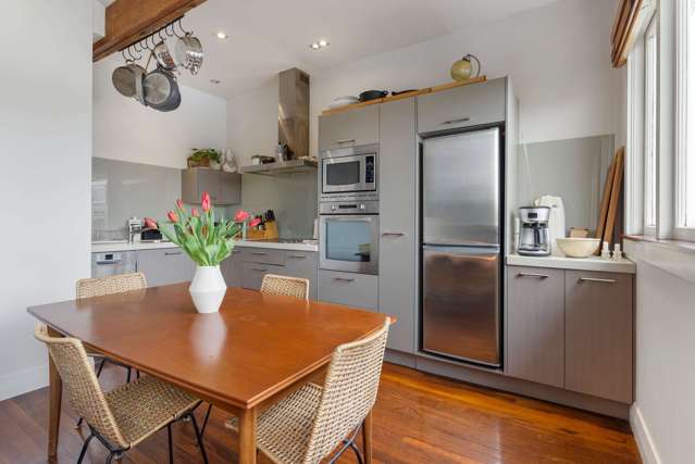 10/73C Carlton Gore Newmarket_2