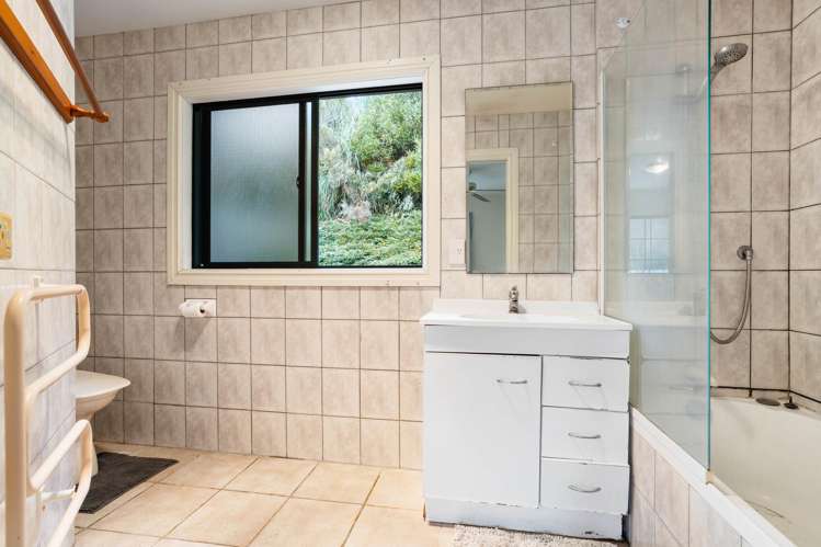 1 Governors Heights Whangamata_12