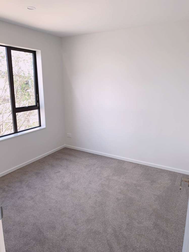 5 Puhakehake Place Flat Bush_11